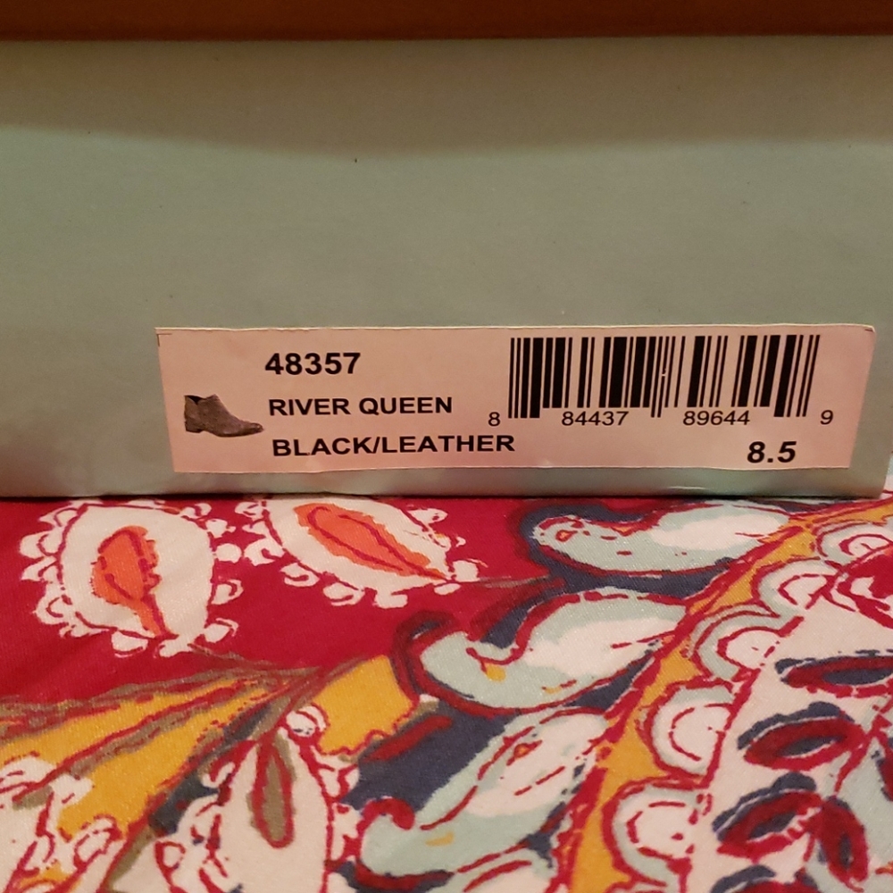 Boots - Picture 2 of 6